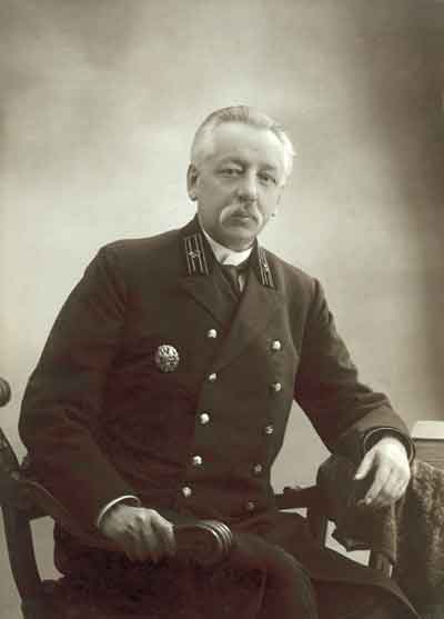 В.Н.Павлов, инженер-путеец, дед М.Ф.Ширмановой. 1910-е годы
