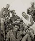 Н.А.Обухова среди Павловых: (справа налево) Екатерина, Александра, Алексей, Анна. Коктебель. 1920-е годы
