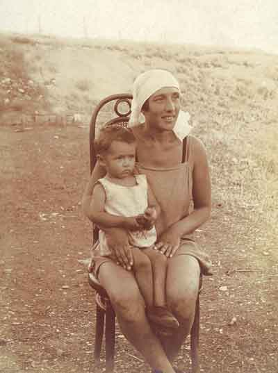 Анна Павлова с дочерью Мариной. Коктебель. 1931
