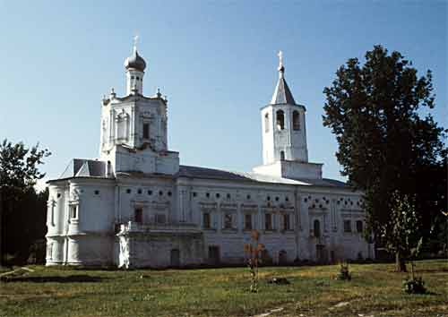 	Солотча. Покровский  монастырь. Церковь Святого Духа с трапезной палатой. 1688–1689. Фото Е.Шорбан