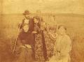Л.П. и Н.А. Лазаревы среди родных и близких на даче в Перловке. Начало 1890-х годов. Фотография К.А.Коровина