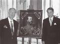 Н. Д. Лобанов-Ростовский (слева) передает послу Российской Федерации во Франции А.А.Авдееву портрет императора Александра II. Париж. 2007