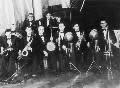 Харбинский джаз-оркестр под управлением О.Лундстрема (перед пианино). Начало 1930-х годов