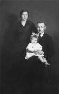 Дзидра с родителями. Москва. 1922