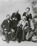 Группа ученых, обследовавших уральские заводы в 1899 году. Сидят: С.Вуколов, Д.И.Менделеев. Стоят: К.Егоров, П.Земятченский