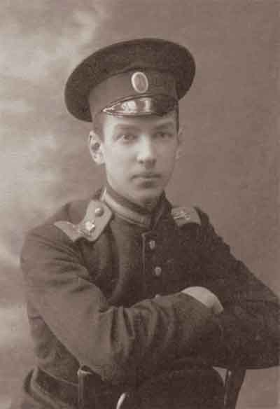 	Лев Пунин, кадет 1-й роты VII класса. Фотография перед выпуском. Весна 1915 года
