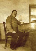 Преподаватель французского языка Вожель. 1915