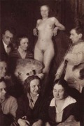 Т.В.Шишмарева в группе художников с натурщицей. 1920-е годы. Публикуется впервые