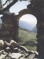 Руины здания близ храма Тхаба-Ерды. Ингушетия. XIII век