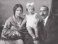 М.П.Голикова с мужем и дочерью Еленой. 1929