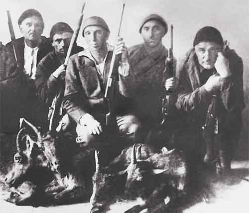 С.С.Юдин (в центре) на охоте в Сванетии. 1939
