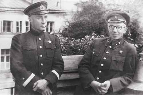 С.С.Юдин (справа) и Д.А.Арапов. 1943
