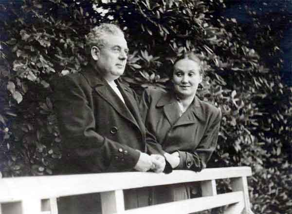 Кира и Арсений Головко на даче в Переделкино. 1950-е гг.

